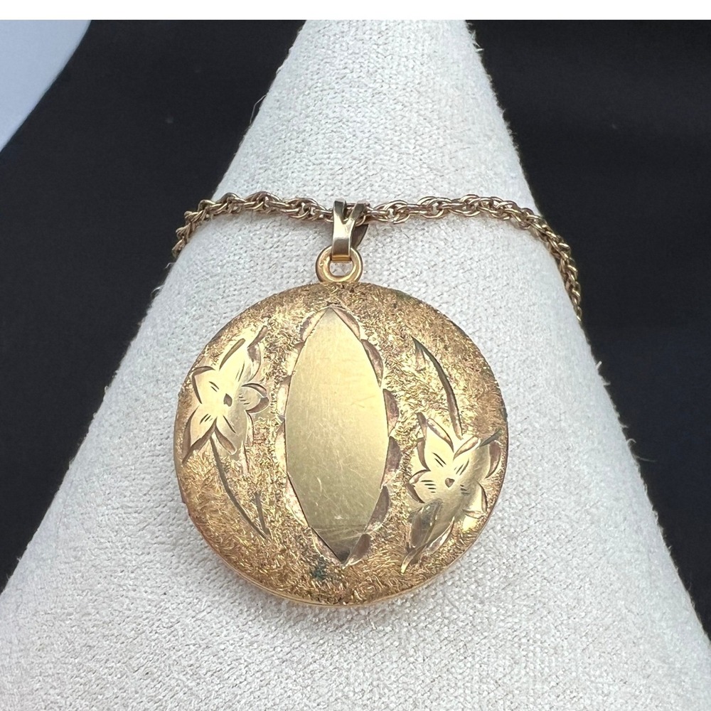 Vintage Locket Necklace Gold Tone Etched Floral Round Bates & Bacon Signed Chain